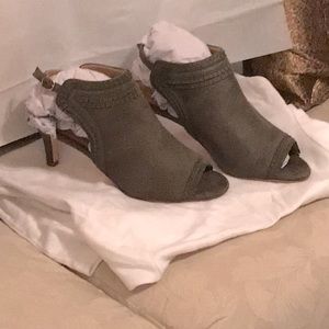 Sage Green faux suede shooties. 9WW